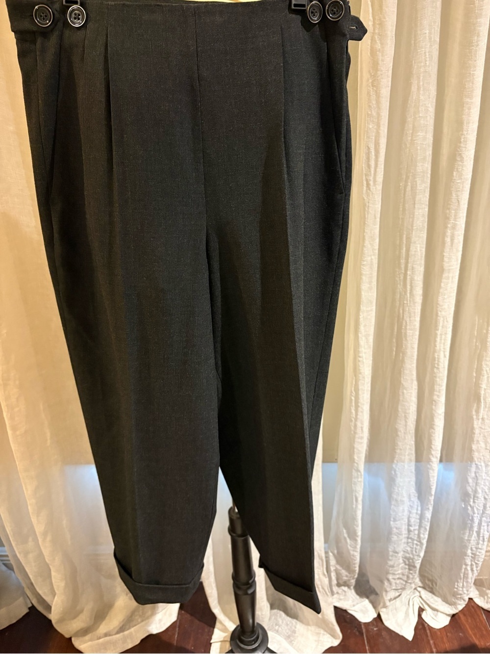 Robert Rodriguez Charcoal Pleated Dress Capri Pants